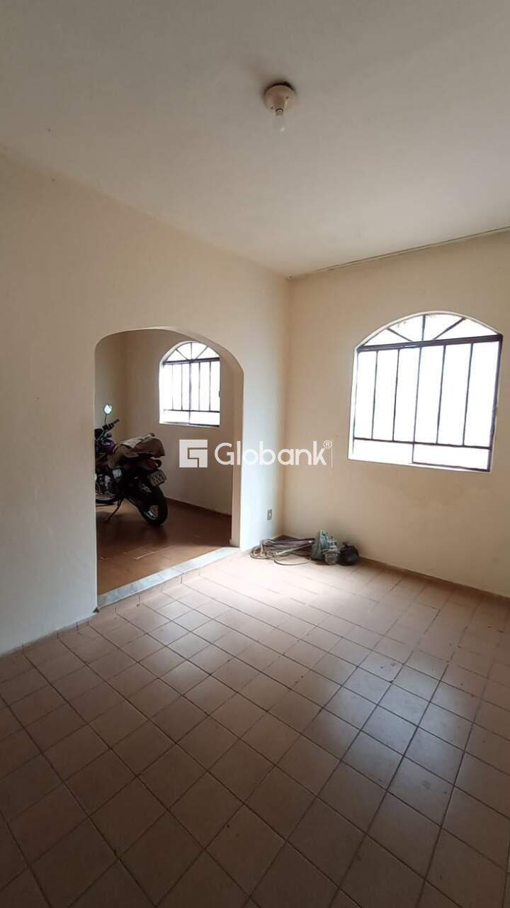 Casa 4 quartos à venda Vila Greice 170m² Montes Claros MG: 