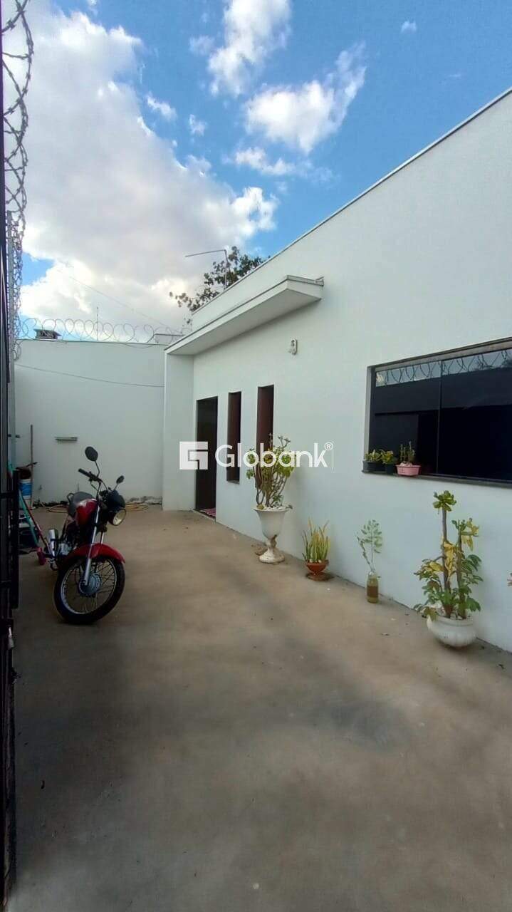 Casa 3 quartos à venda Jardim Olímpico 65m² Montes Claros MG: 27