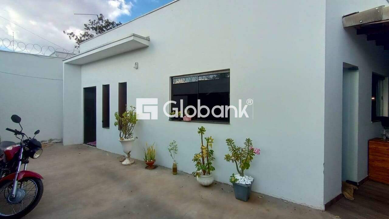 Casa 3 quartos à venda Jardim Olímpico 65m² Montes Claros MG: 36