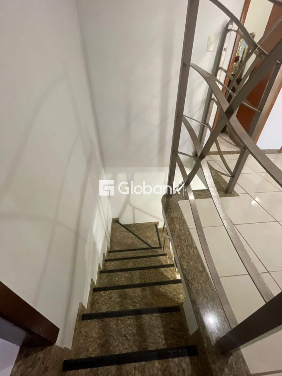 Casa 3 quartos à venda Morada do Sol 150m² Montes Claros MG: ESCADAS