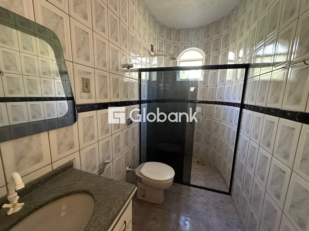 Casa 4 quartos para aluguel Jardim Panorama 465m² Montes Claros MG: Bnheiro social