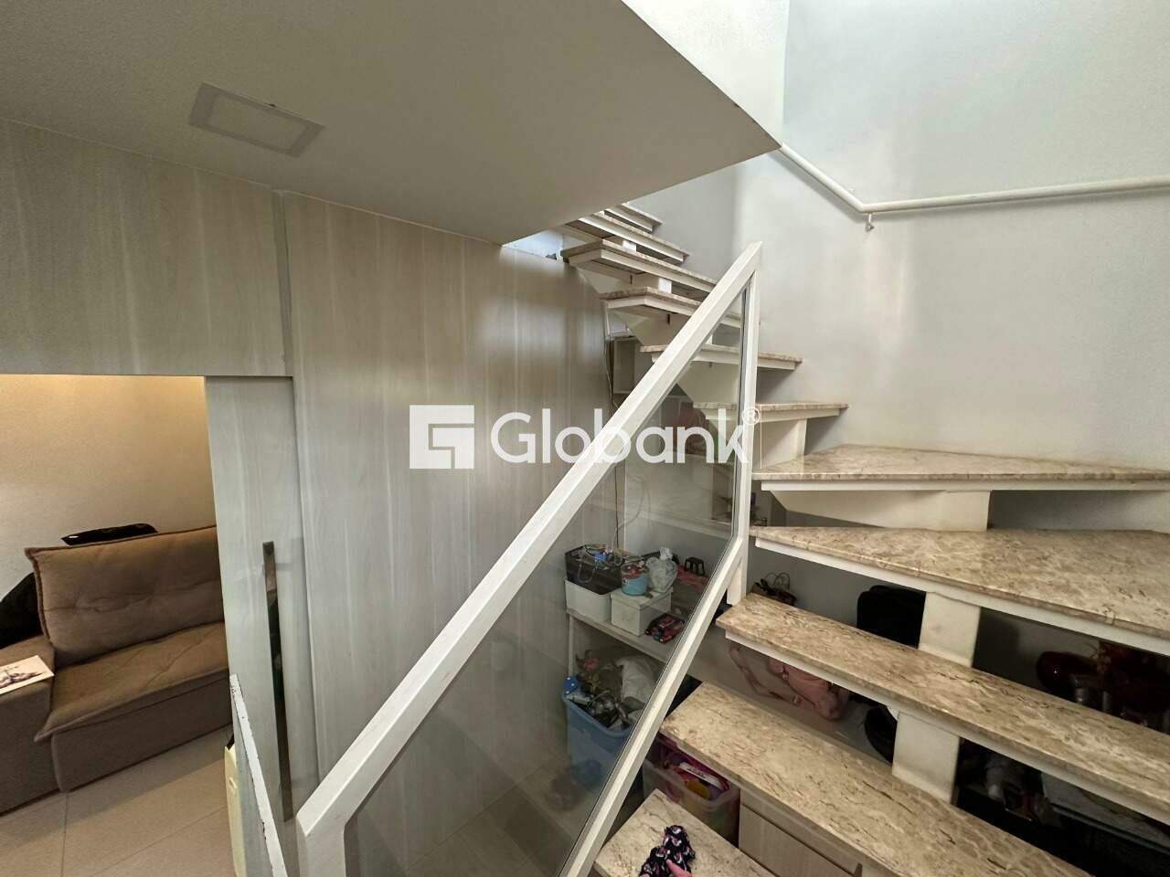 Casa em condomínio 2 quartos à venda Guarujá 0m² Montes Claros MG: Escada