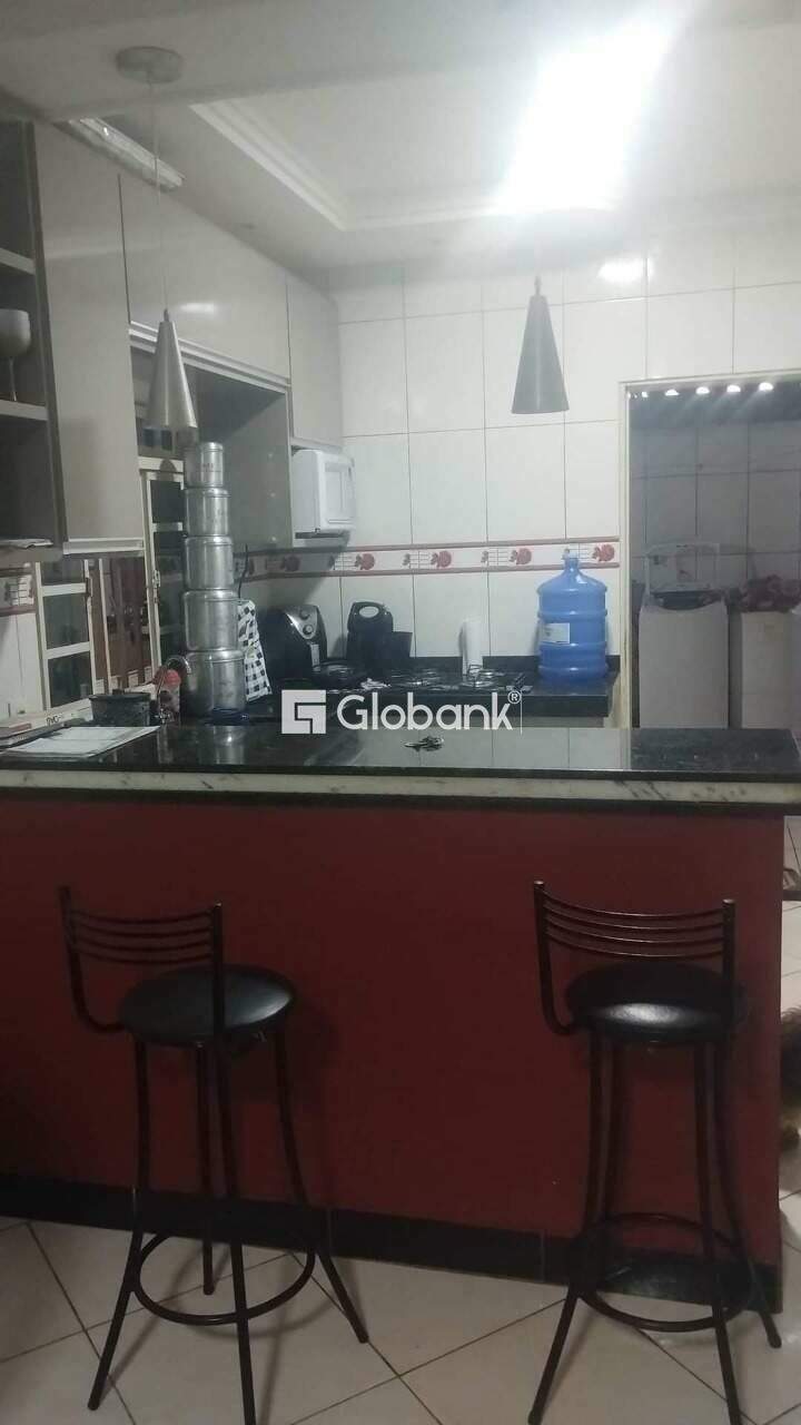 Casa 3 quartos à venda Acácias 200m² Montes Claros MG: 4