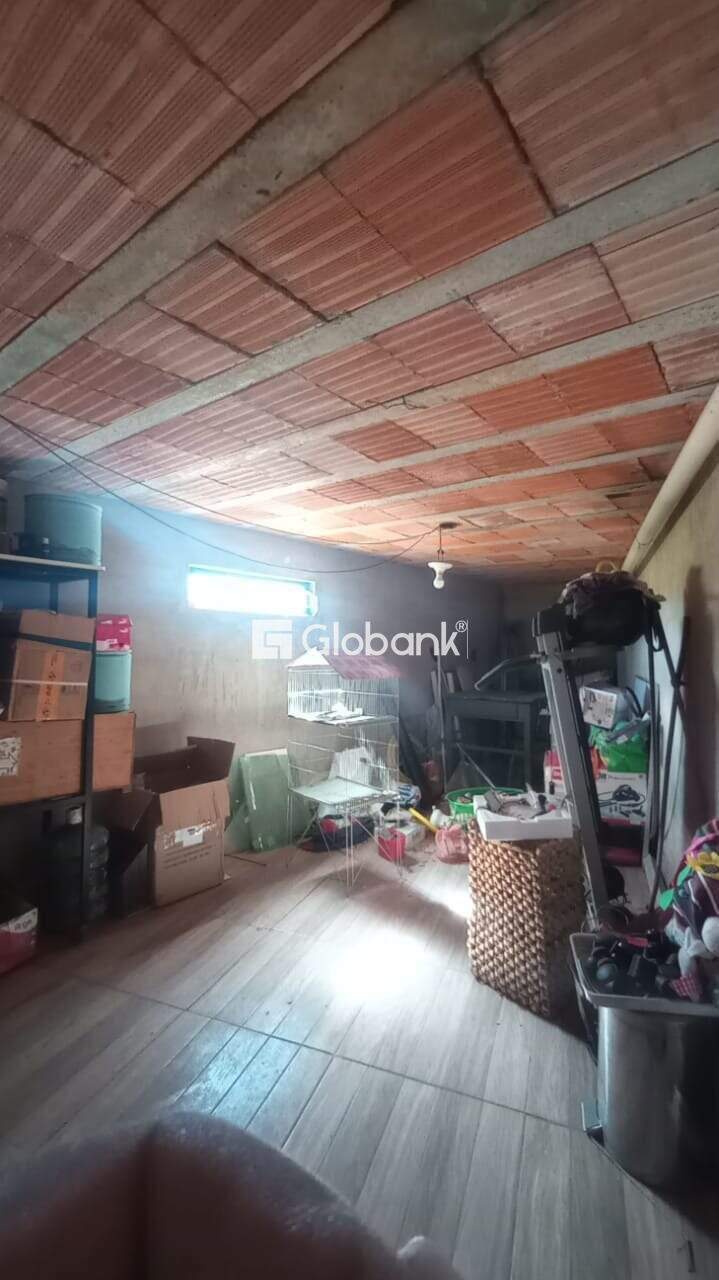 Sobrado 4 quartos à venda Delfino Magalhães 250m² Montes Claros MG: 32