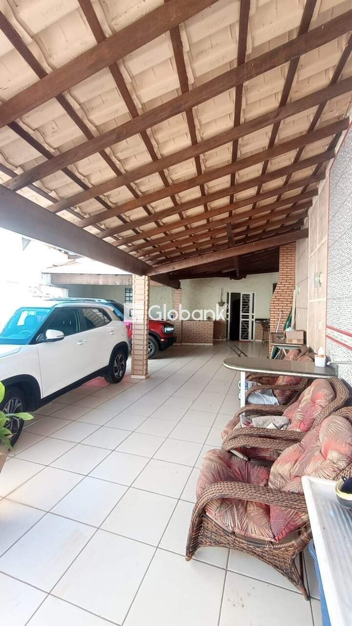 Sobrado 4 quartos à venda Delfino Magalhães 250m² Montes Claros MG: 42