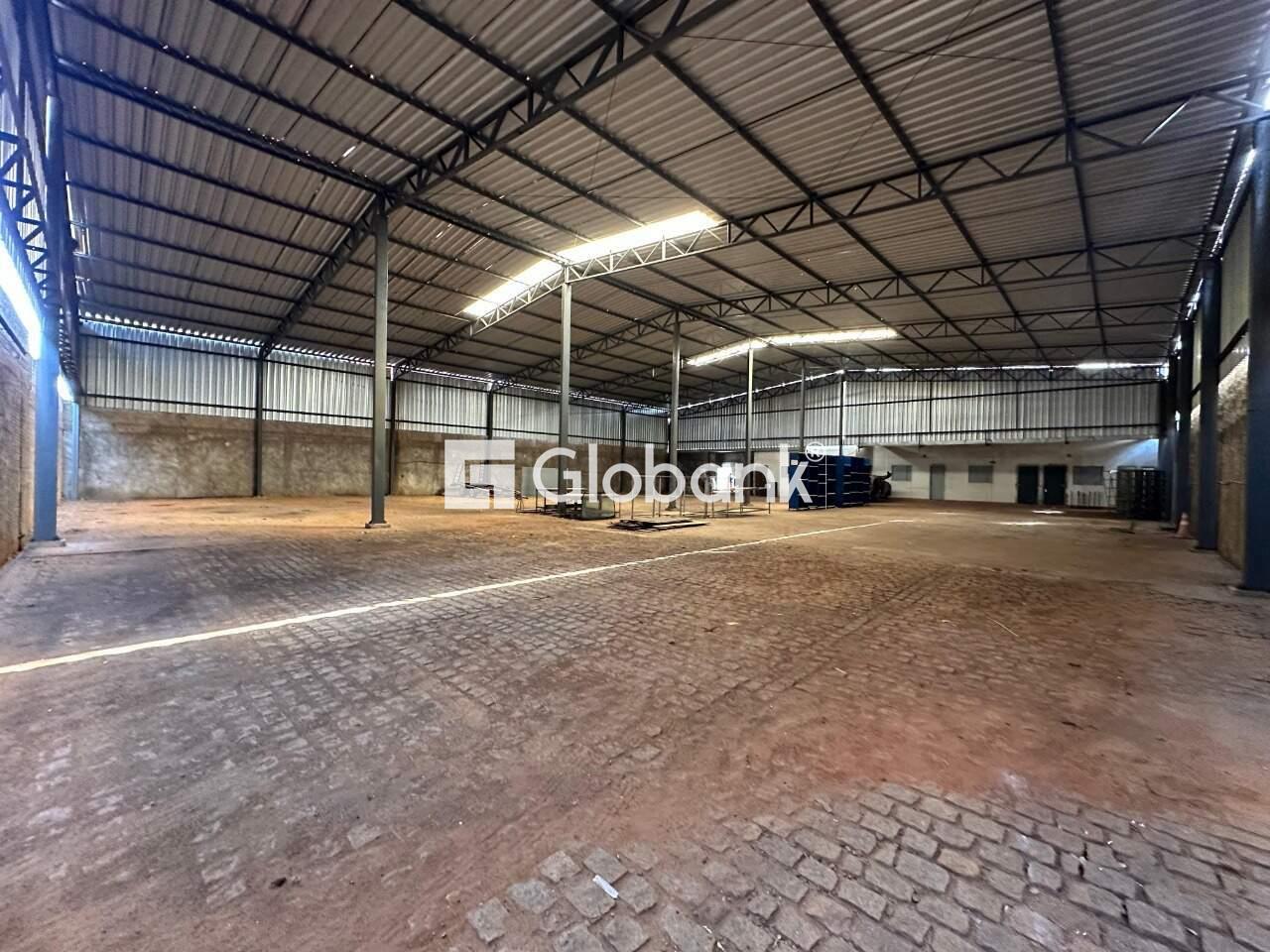 Galpão para aluguel Alto São João 1.293m² Montes Claros MG: Galp o