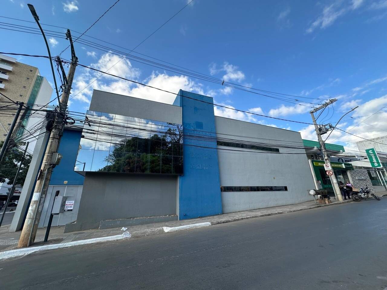 Prédio para aluguel Centro 500m² Montes Claros MG: Fachada