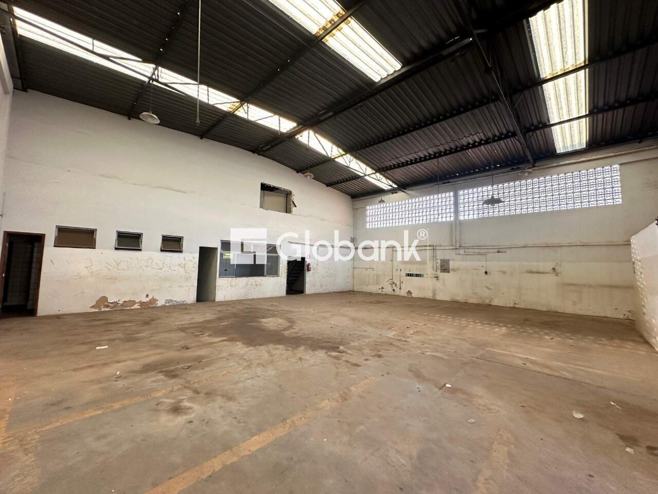 Galpão para aluguel Alto São João 442m² Montes Claros MG: Galp o