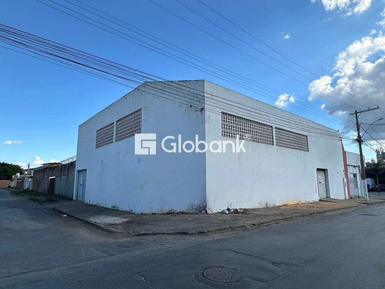 Galpão para aluguel Alto São João 442m² Montes Claros MG: Fachada