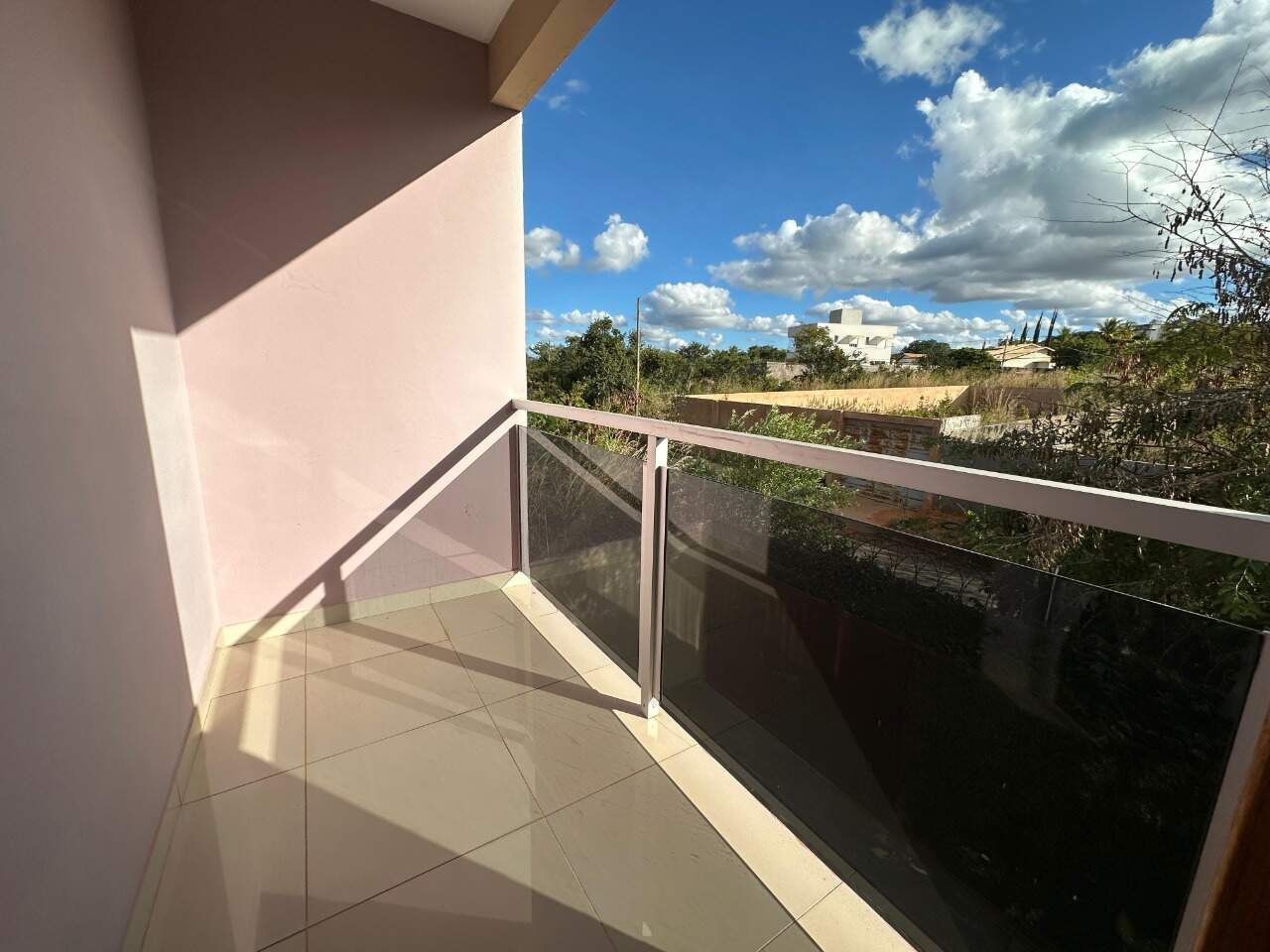 Apartamento 3 quartos para aluguel Ibituruna 107m² Montes Claros MG: Sacada