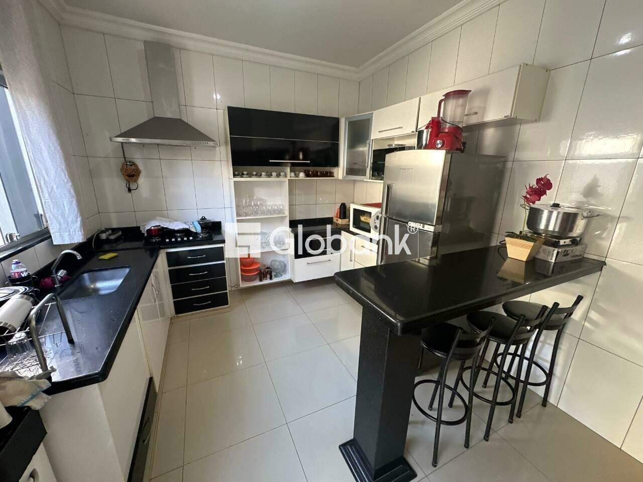 Sobrado 4 quartos à venda Independência 220m² Montes Claros MG: 