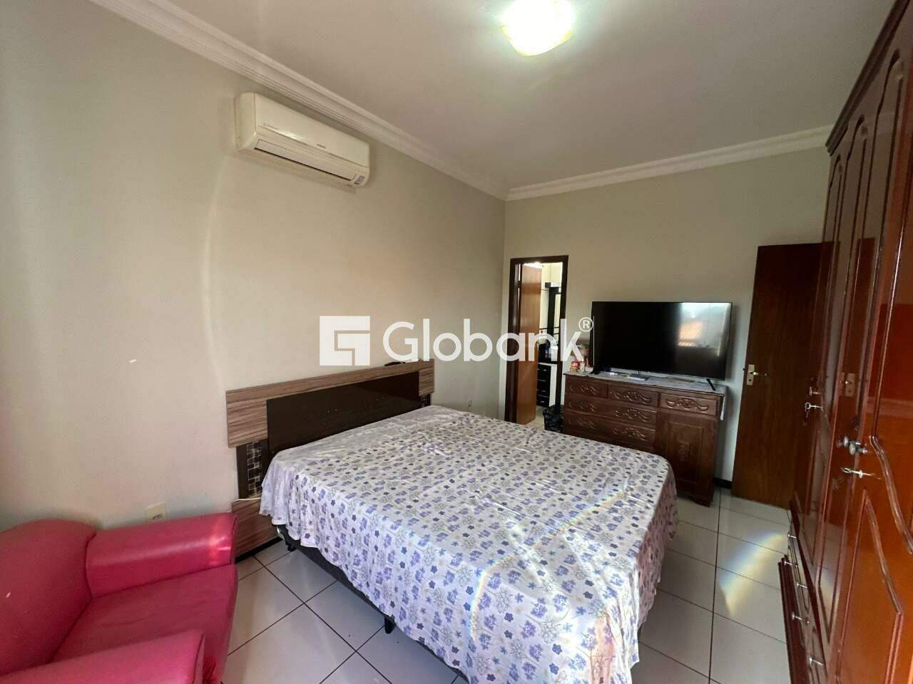 Sobrado 4 quartos à venda Independência 220m² Montes Claros MG: 