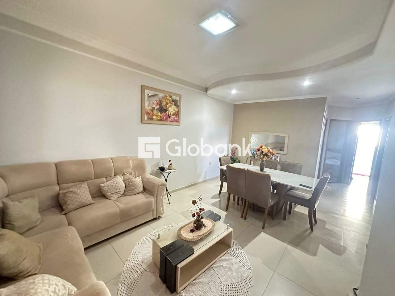 Sobrado 4 quartos à venda Independência 220m² Montes Claros MG: 