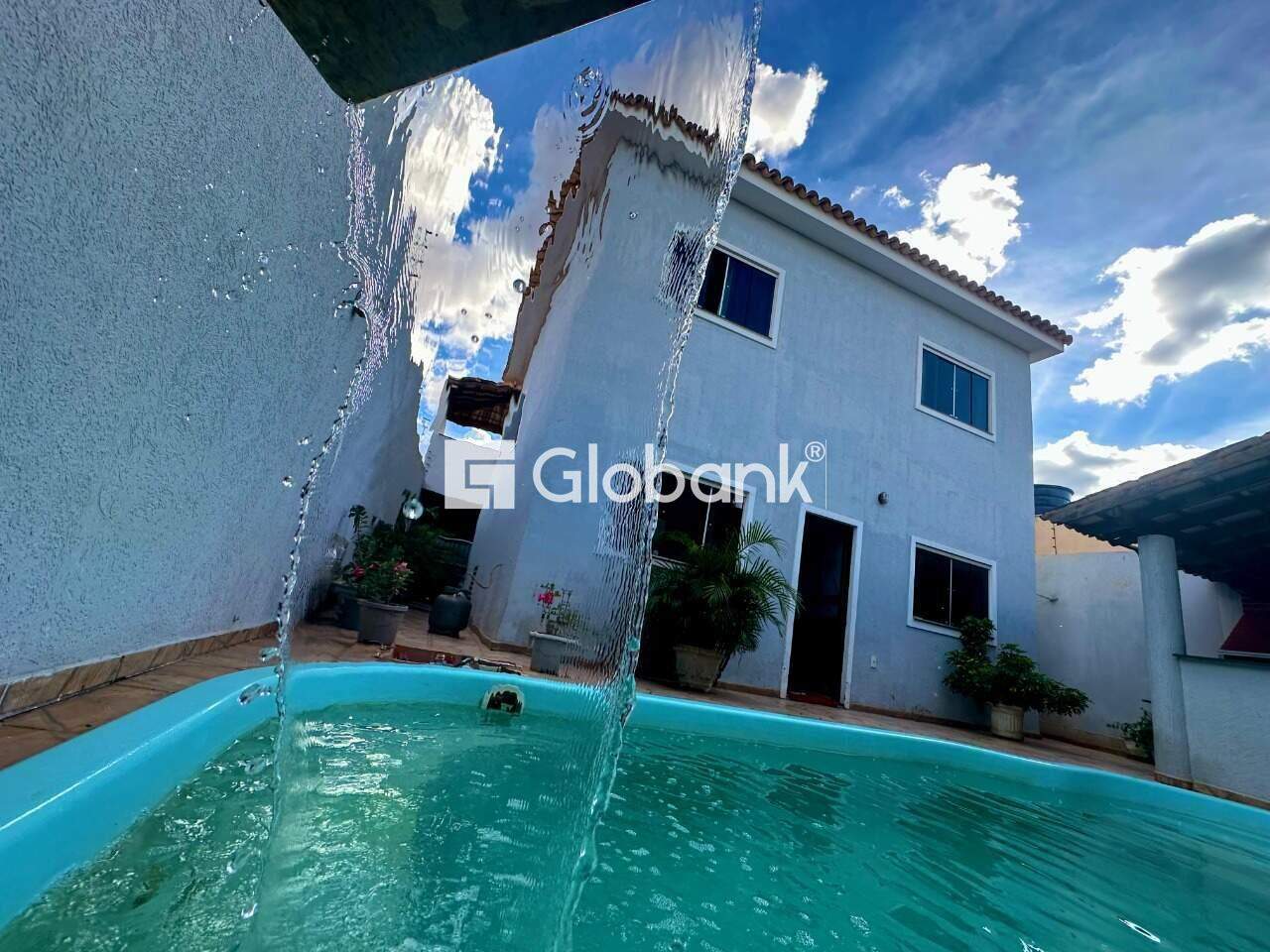 Sobrado 4 quartos à venda Independência 220m² Montes Claros MG: 