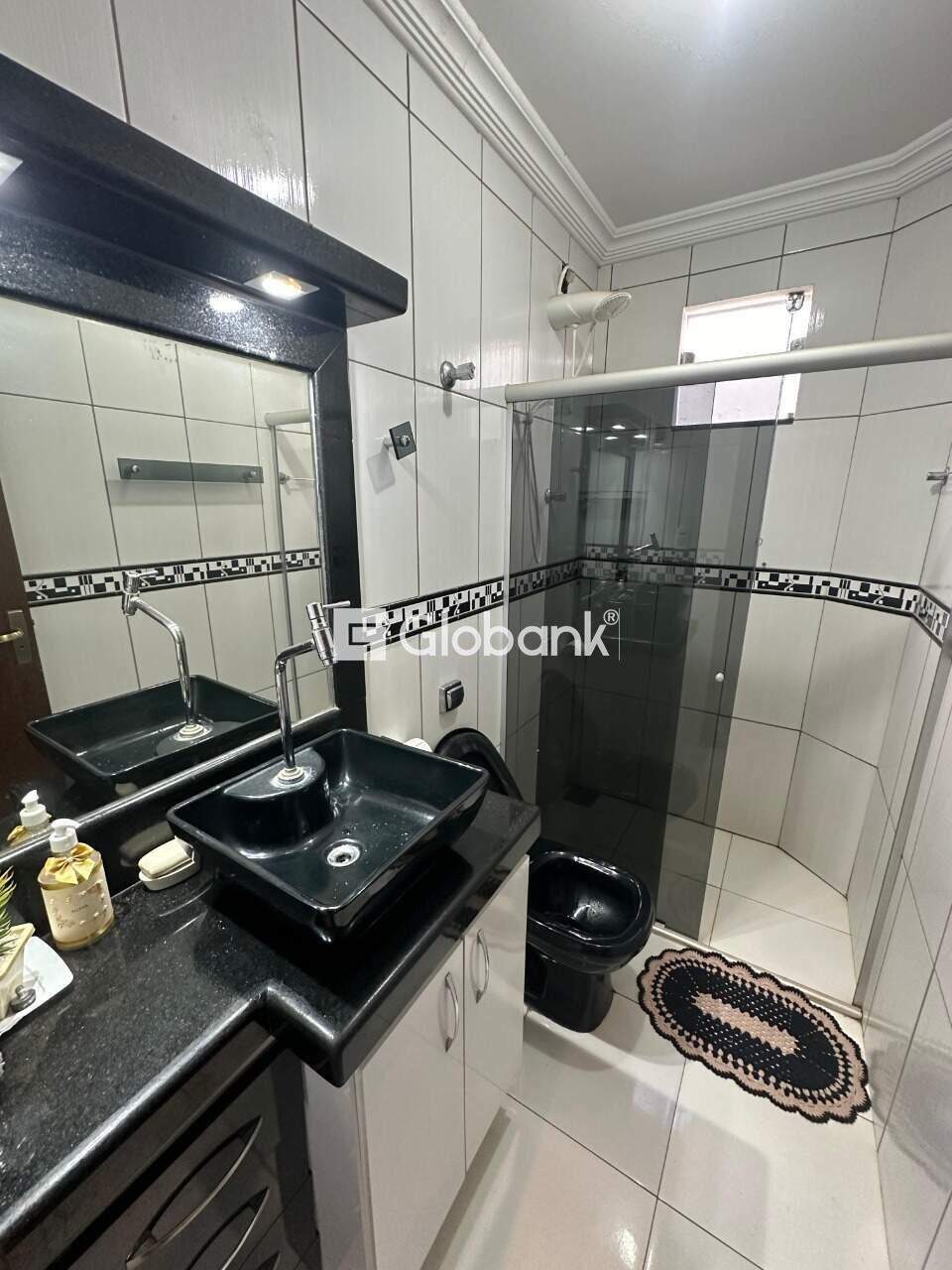 Sobrado 4 quartos à venda Independência 220m² Montes Claros MG: 
