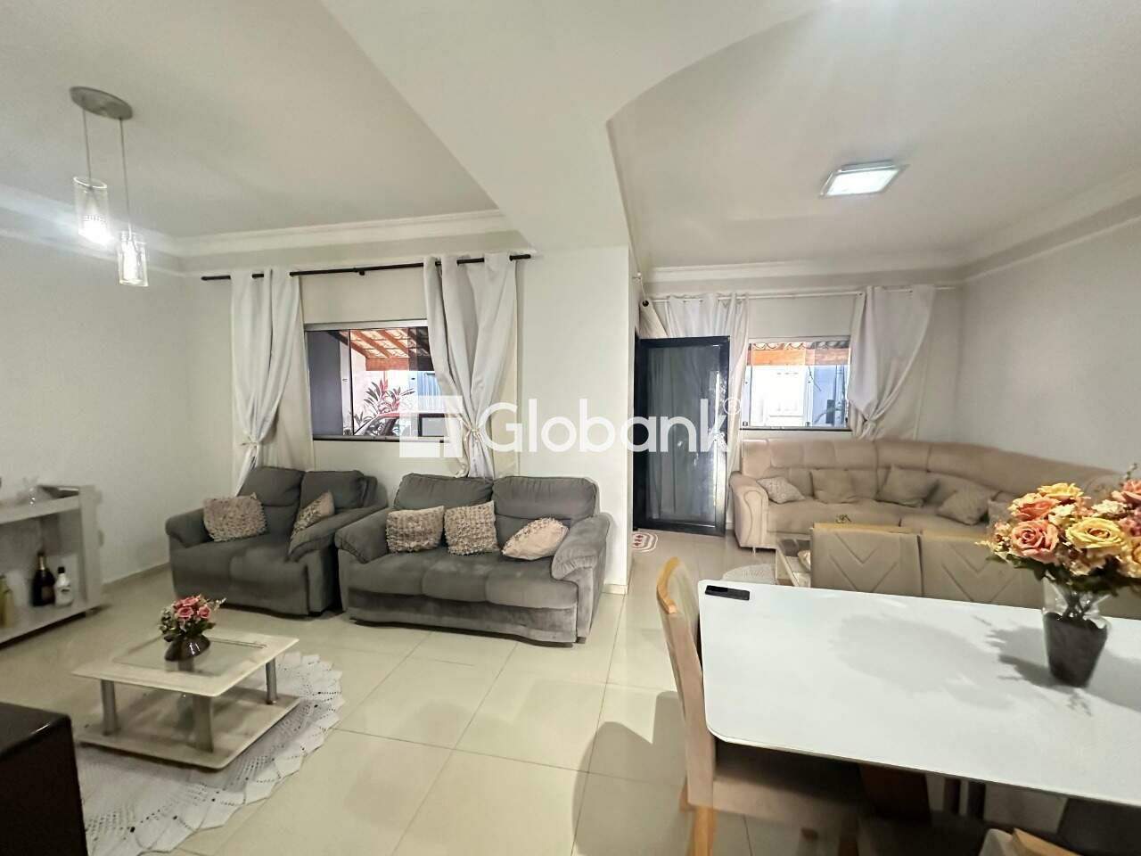 Sobrado 4 quartos à venda Independência 220m² Montes Claros MG: 