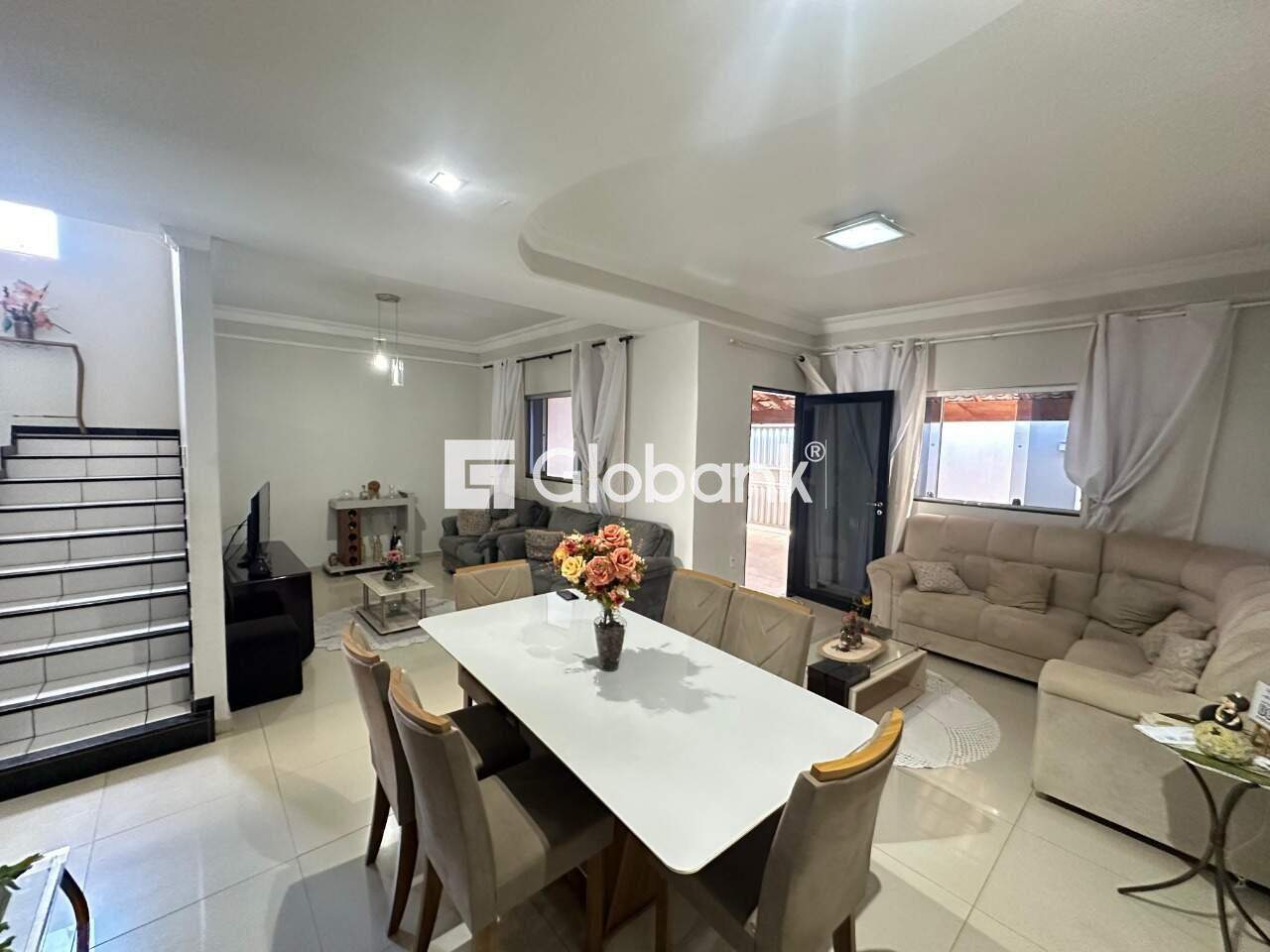 Sobrado 4 quartos à venda Independência 220m² Montes Claros MG: 