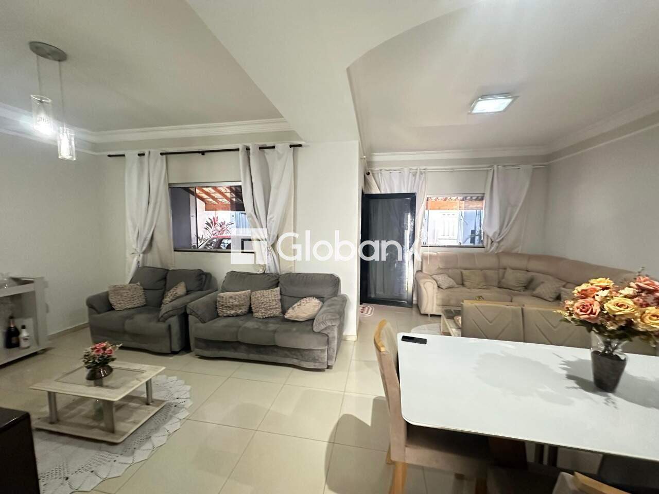 Sobrado 4 quartos à venda Independência 220m² Montes Claros MG: 