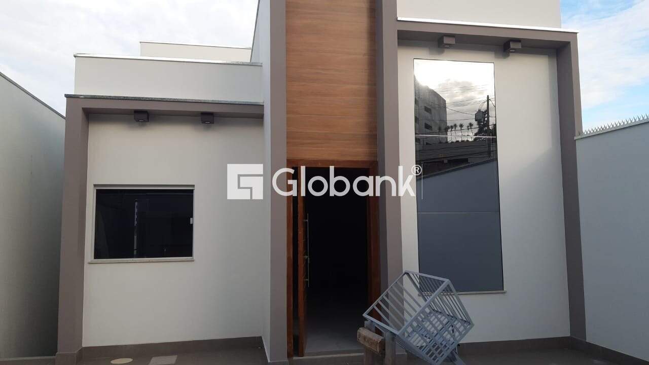 Casa 4 quartos à venda Ibituruna 225m² Montes Claros MG: 1