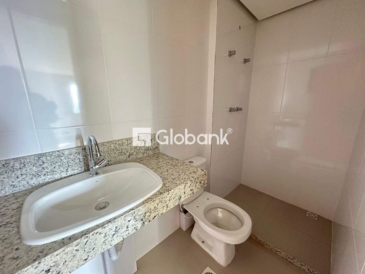 Cobertura 4 quartos para aluguel São José 140m² Montes Claros MG: Banheiro social