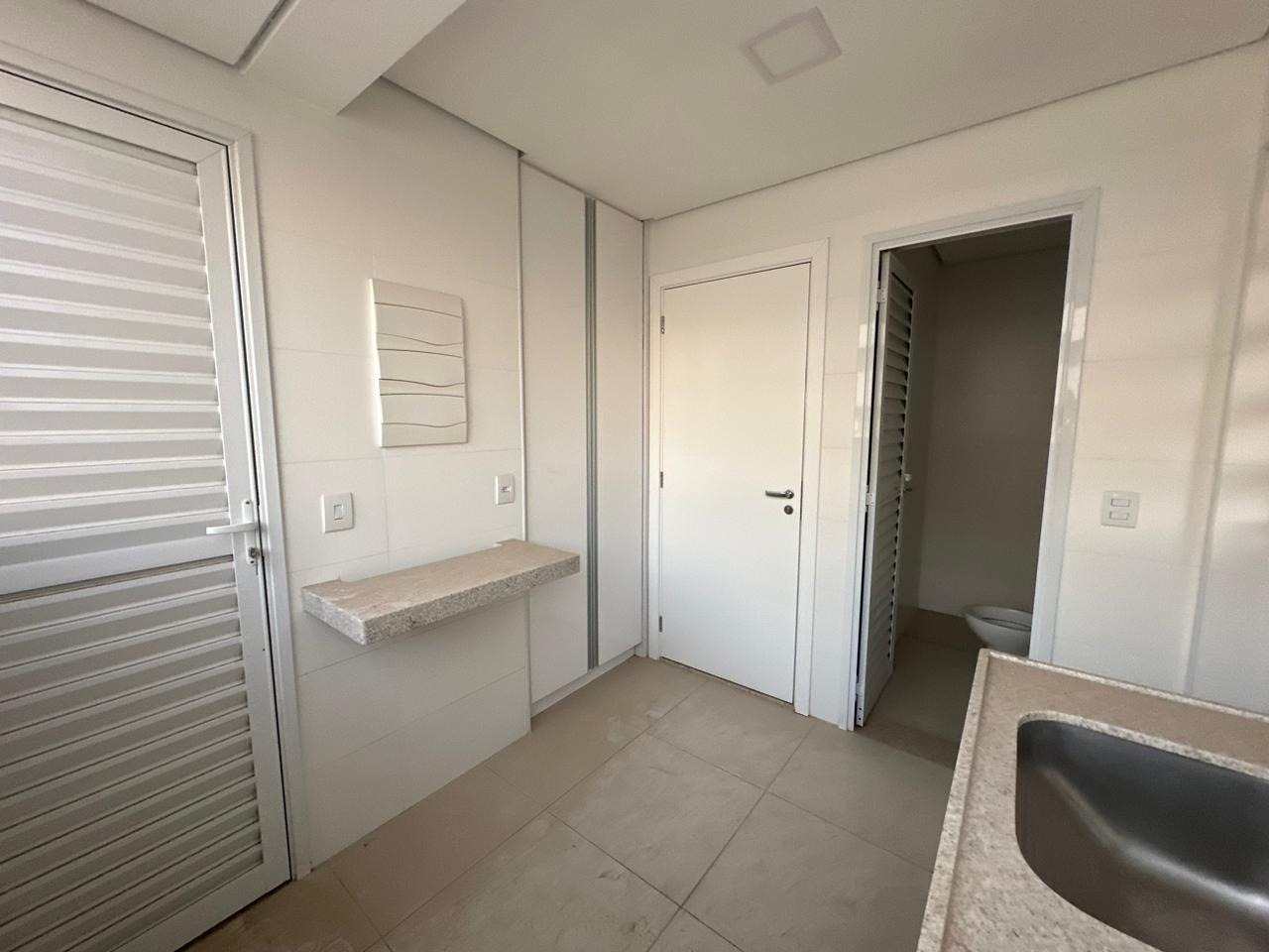 Apartamento 3 quartos à venda Todos os Santos 106m² Montes Claros MG: rea de servi o com arm rio e banheiro