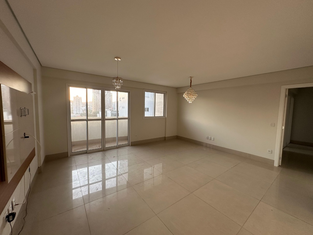 Apartamento 3 quartos à venda Todos os Santos 106m² Montes Claros MG: Sala com sacada
