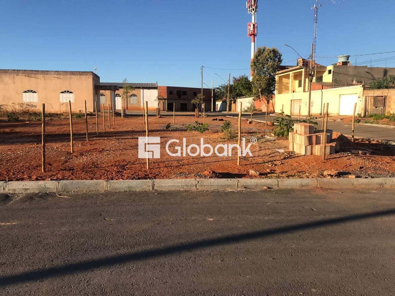 Terreno à venda Acácias 200m² Montes Claros MG: Foto terreno