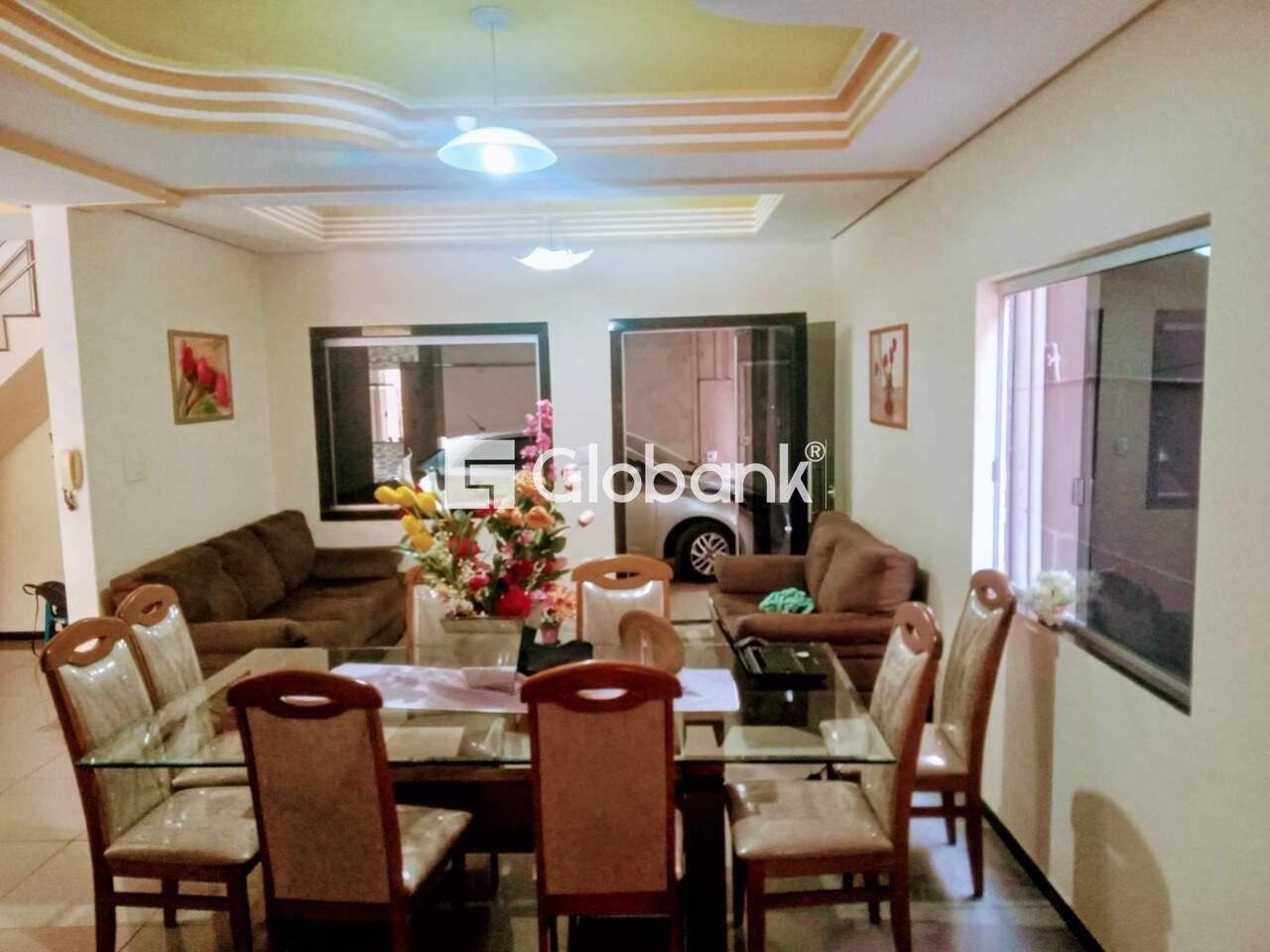 Casa 4 quartos à venda Universitário 178m² Montes Claros MG: 