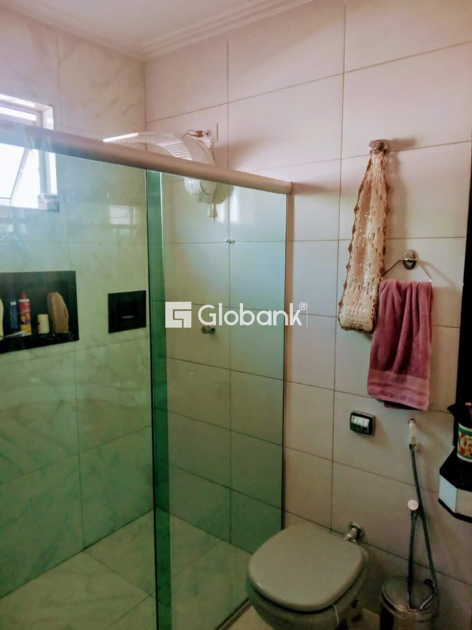 Casa 4 quartos à venda Universitário 178m² Montes Claros MG: 