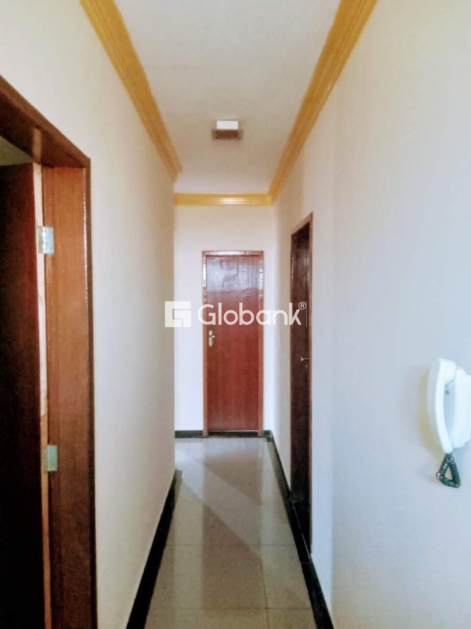 Casa 4 quartos à venda Universitário 178m² Montes Claros MG: 