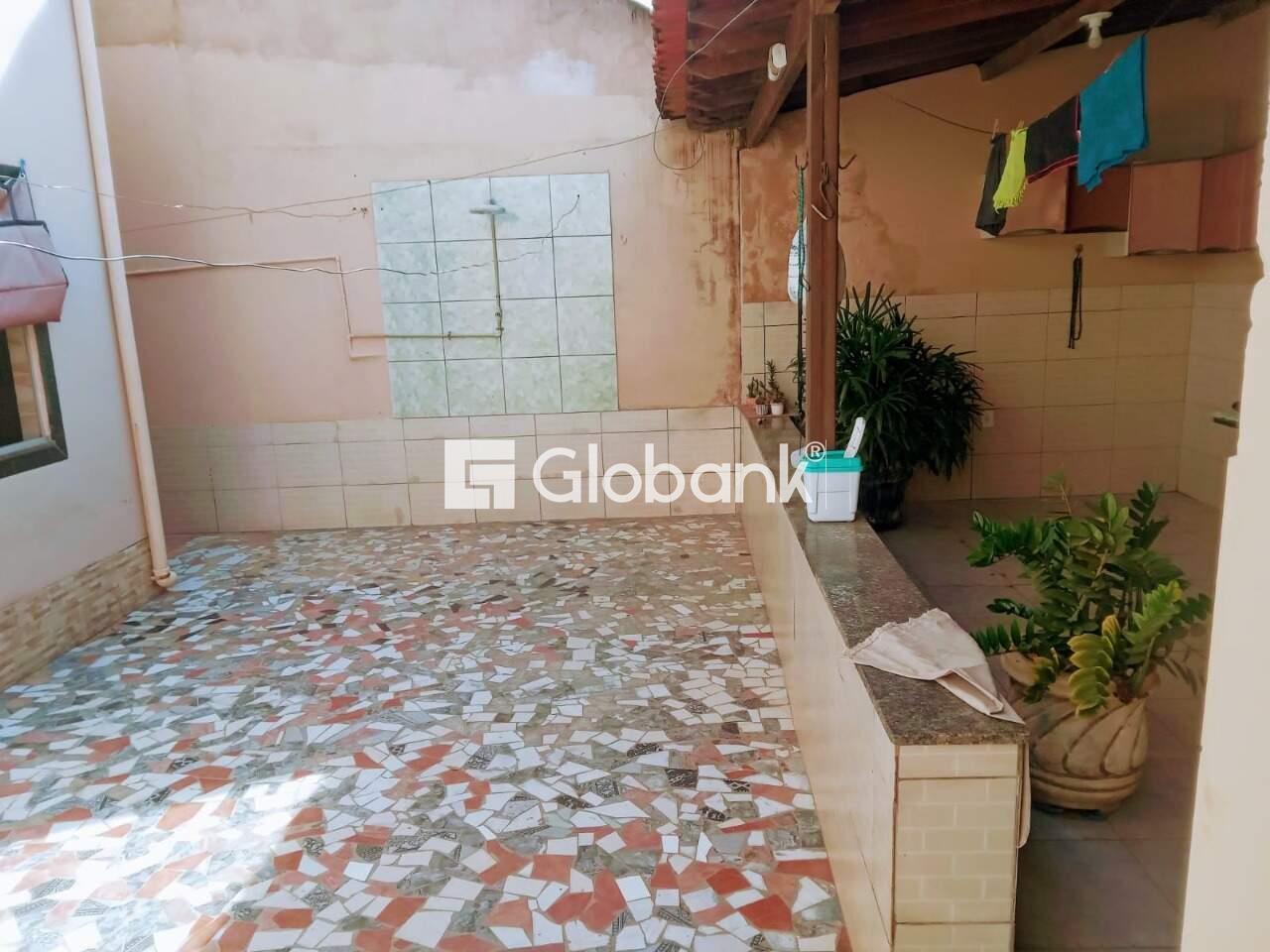 Casa 4 quartos à venda Universitário 178m² Montes Claros MG: 