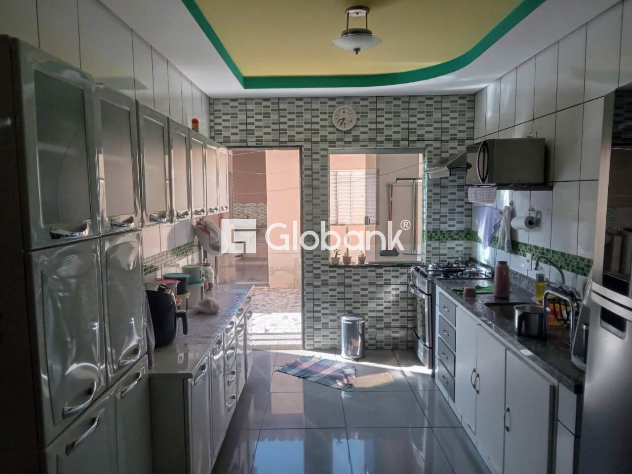 Casa 4 quartos à venda Universitário 178m² Montes Claros MG: 