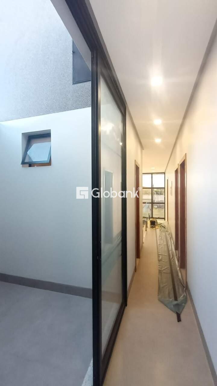 Casa 4 quartos à venda Universitário 178m² Montes Claros MG: 