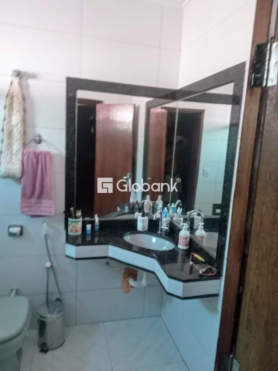 Casa 4 quartos à venda Universitário 178m² Montes Claros MG: 