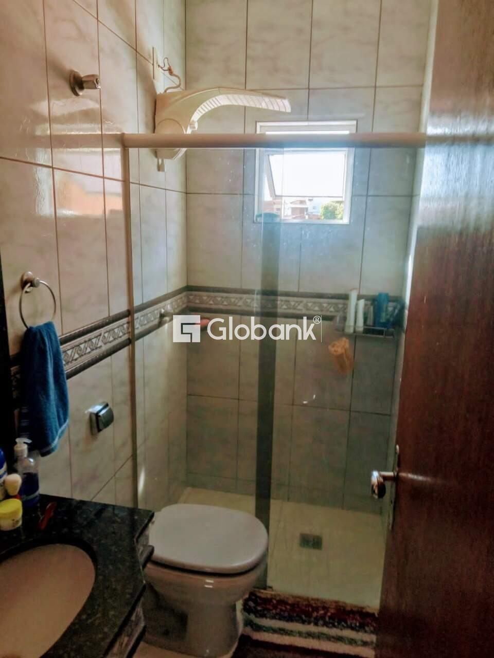 Casa 4 quartos à venda Universitário 178m² Montes Claros MG: 