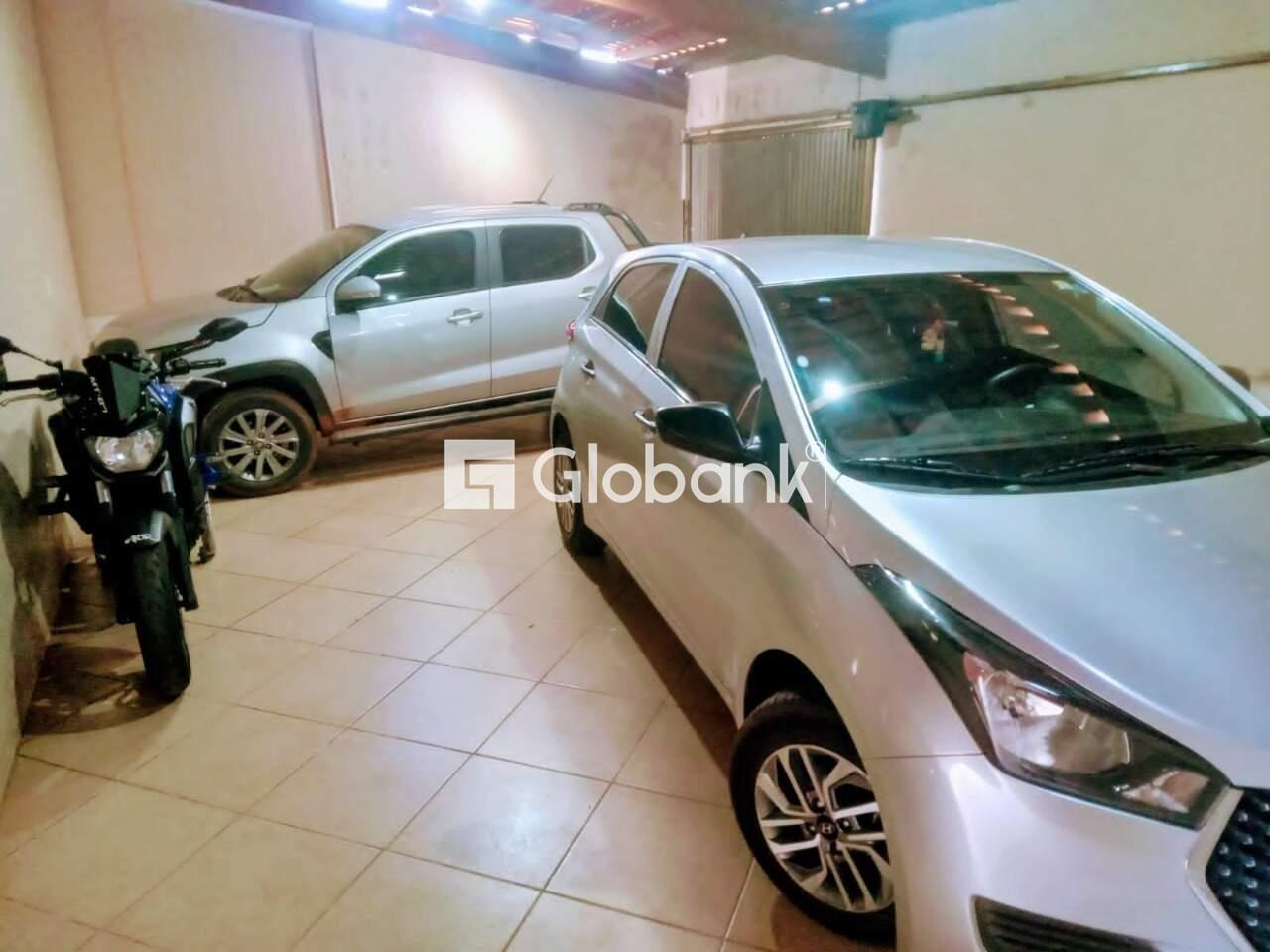 Casa 4 quartos à venda Universitário 178m² Montes Claros MG: 