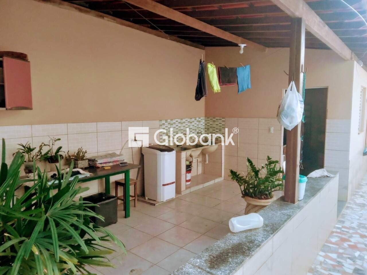 Casa 4 quartos à venda Universitário 178m² Montes Claros MG: 