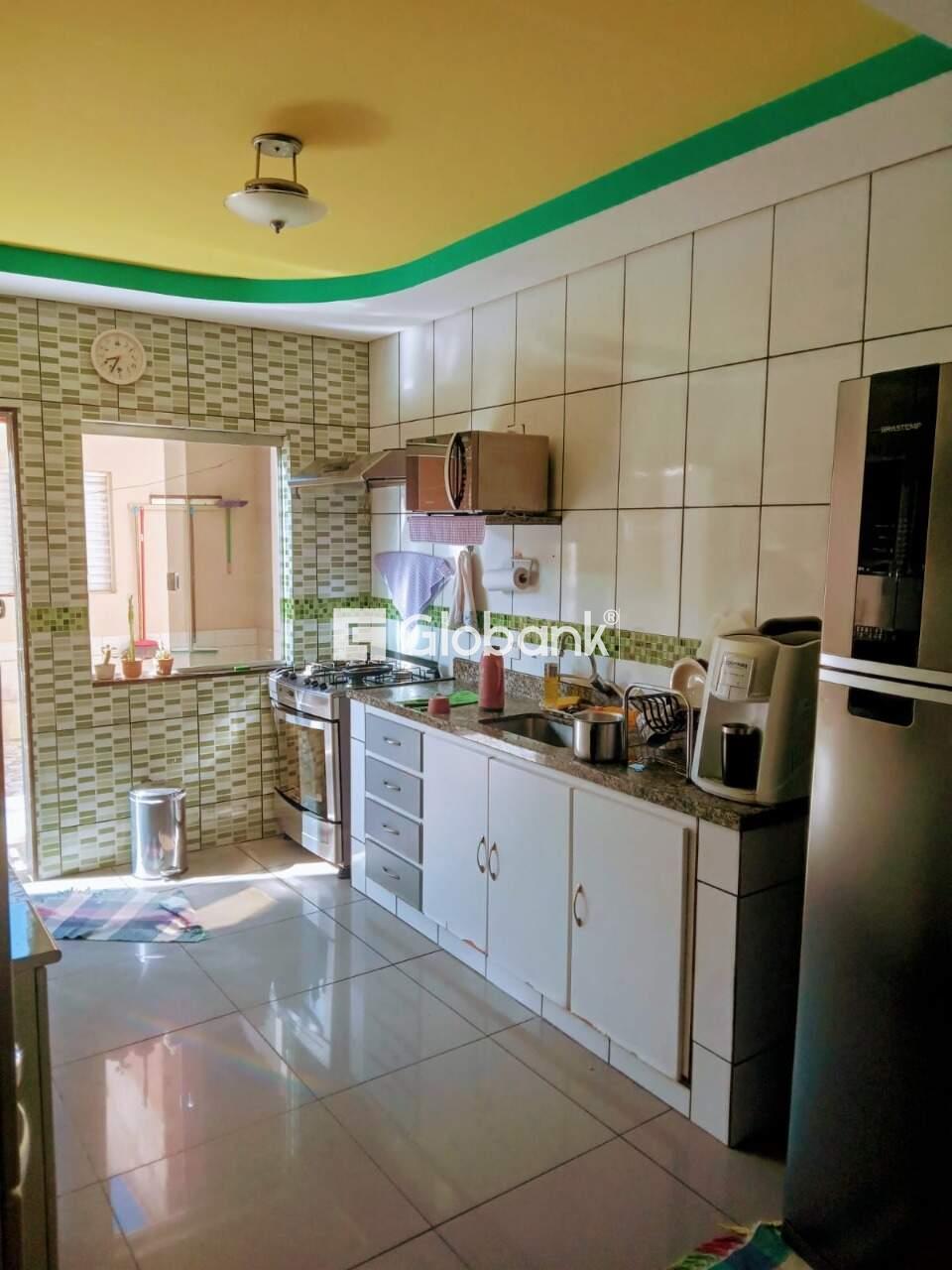 Casa 4 quartos à venda Universitário 178m² Montes Claros MG: 