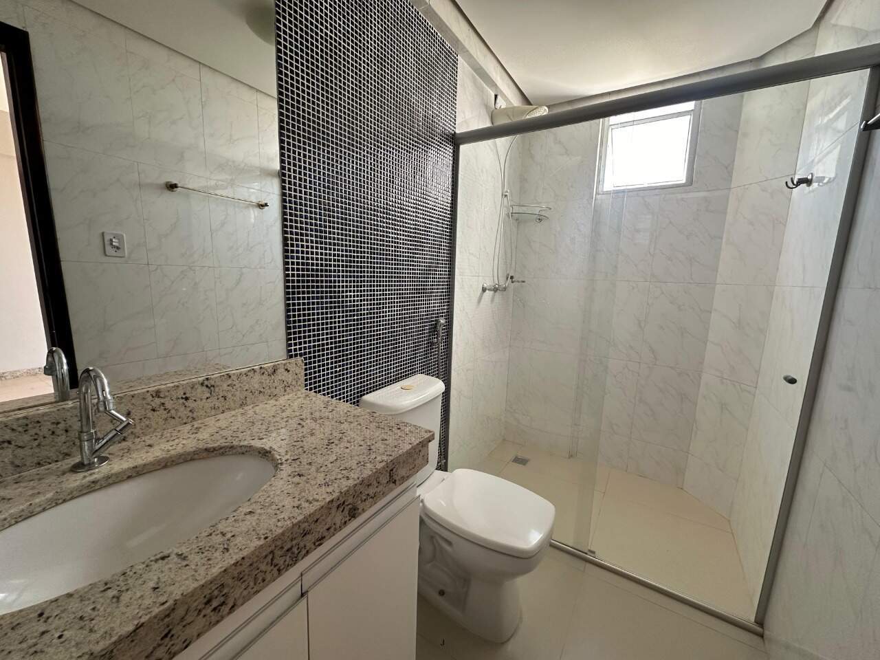 Cobertura 3 quartos à venda Funcionários 145m² Montes Claros MG: Banheiro social