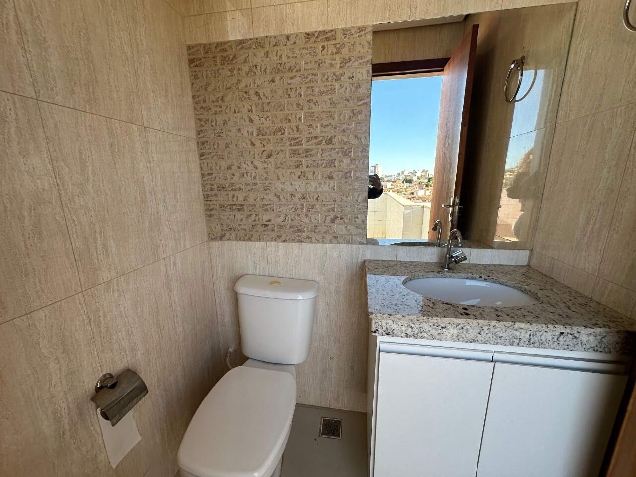 Cobertura 3 quartos à venda Funcionários 145m² Montes Claros MG: Lavabo