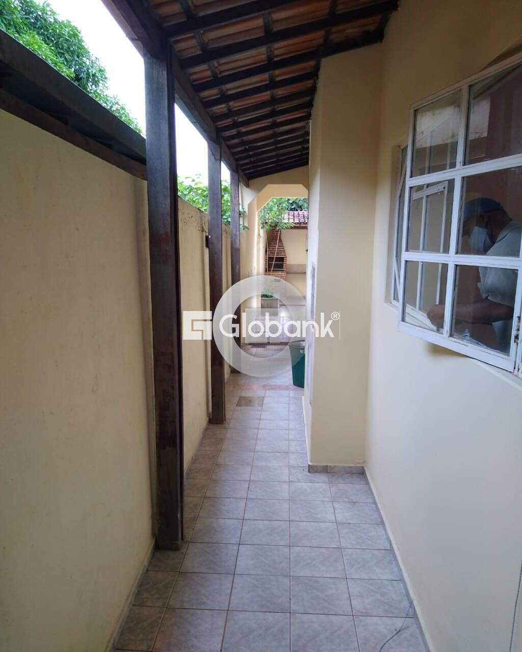 Casa 3 quartos à venda São Judas Tadeu 125,9m² Montes Claros MG: Corredor lateral