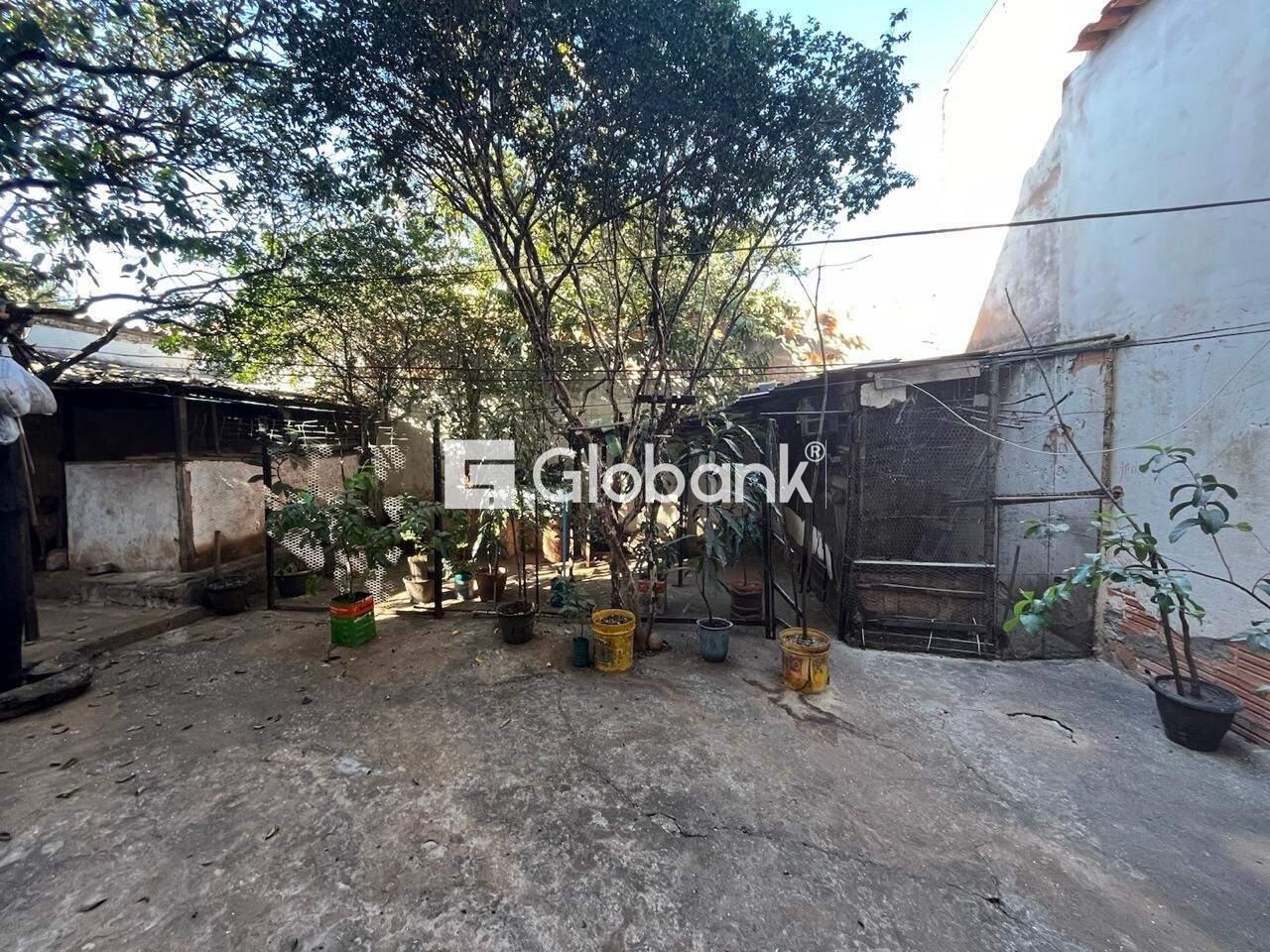 Casa 4 quartos à venda Santa Rita II 0m² Montes Claros MG: QUINTAL