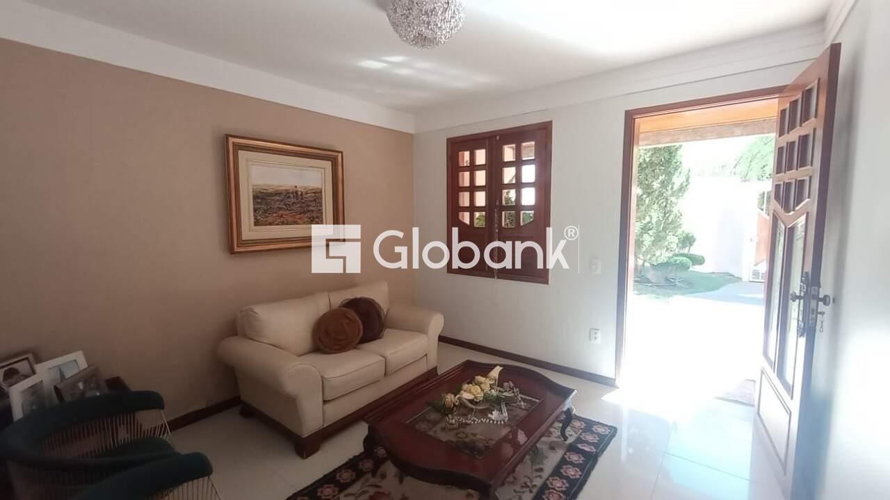 Casa 4 quartos à venda Jardim Panorama 292m² Montes Claros MG: 