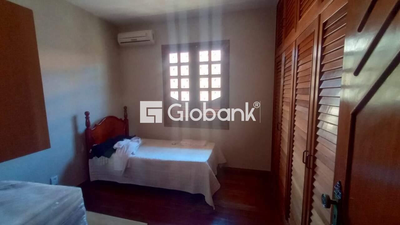 Casa 4 quartos à venda Jardim Panorama 292m² Montes Claros MG: 