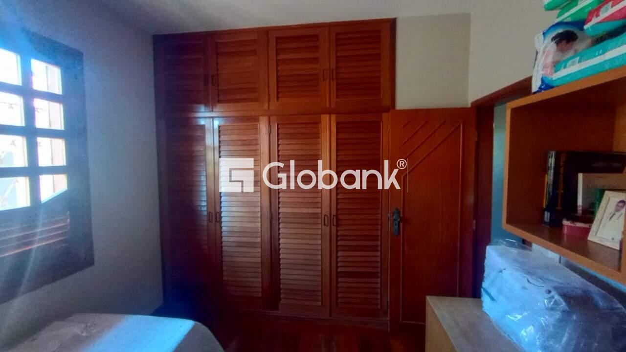 Casa 4 quartos à venda Jardim Panorama 292m² Montes Claros MG: 