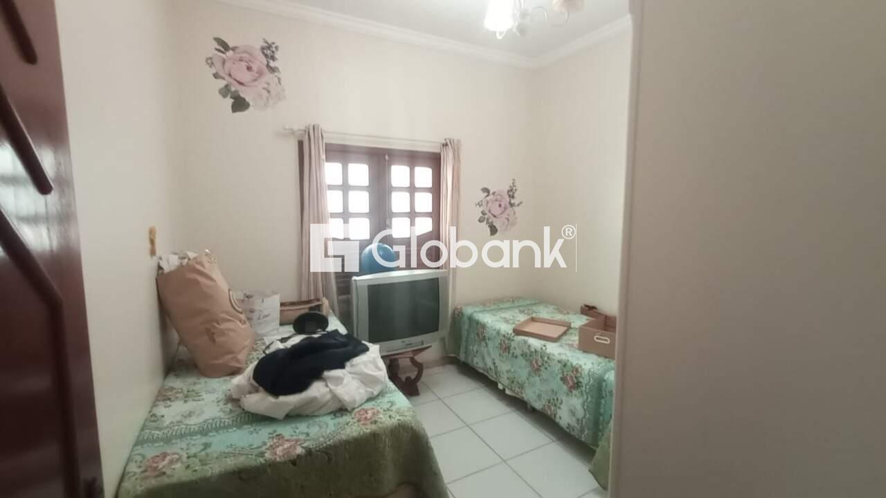 Casa 4 quartos à venda Jardim Panorama 292m² Montes Claros MG: 