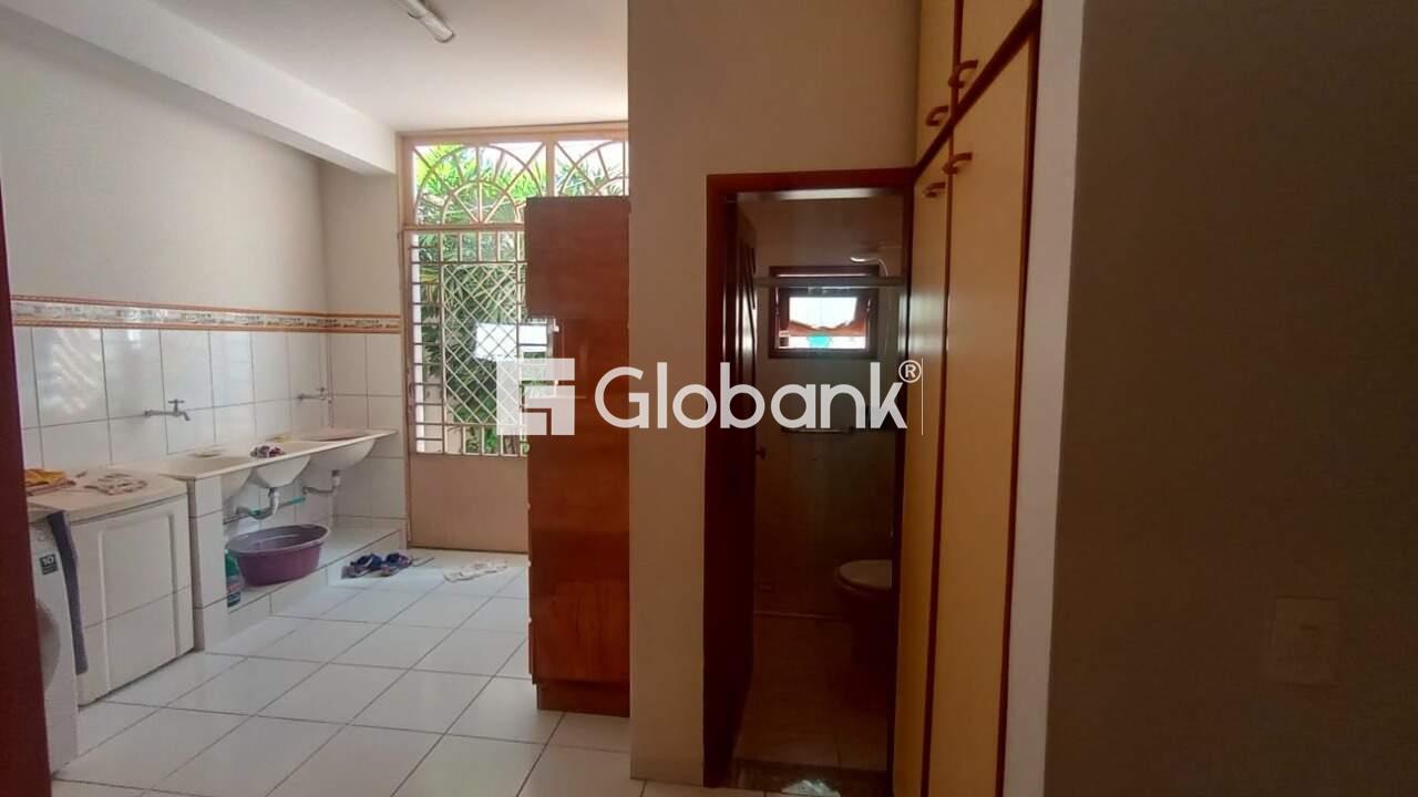 Casa 4 quartos à venda Jardim Panorama 292m² Montes Claros MG: 