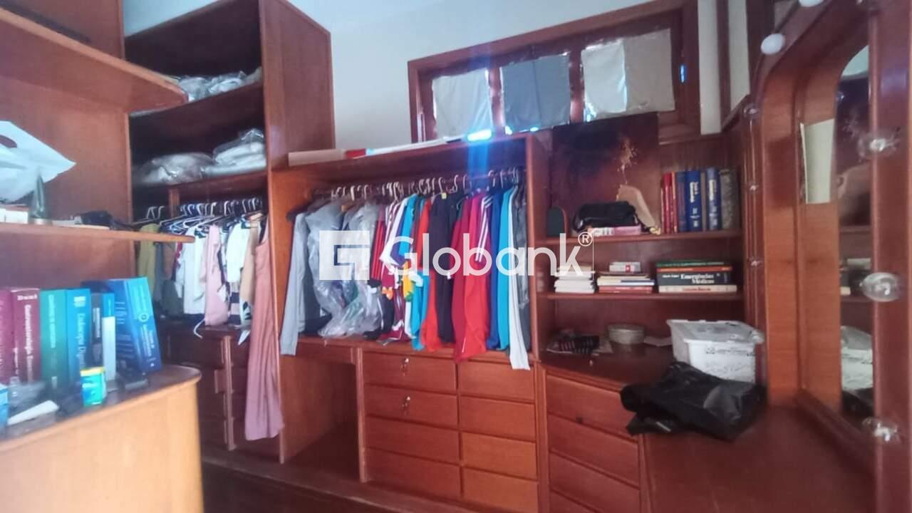 Casa 4 quartos à venda Jardim Panorama 292m² Montes Claros MG: 