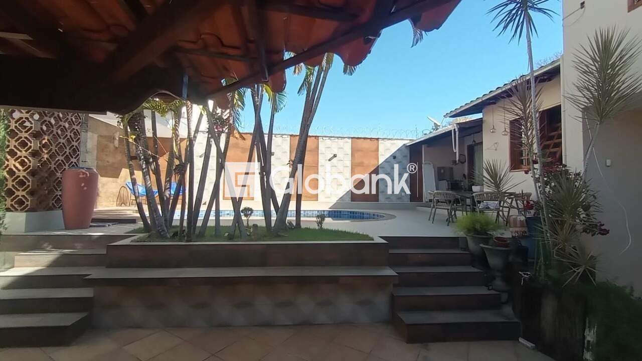 Casa 4 quartos à venda Jardim Panorama 292m² Montes Claros MG: 