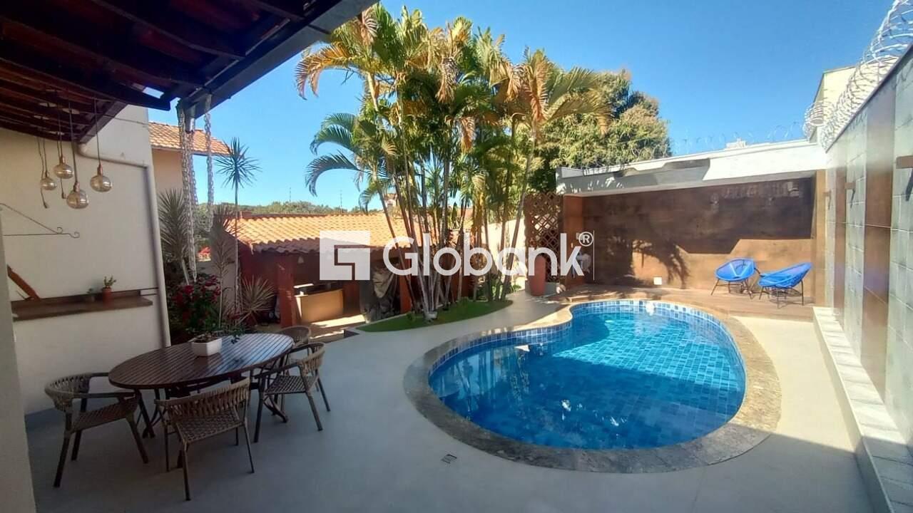 Casa 4 quartos à venda Jardim Panorama 292m² Montes Claros MG: 